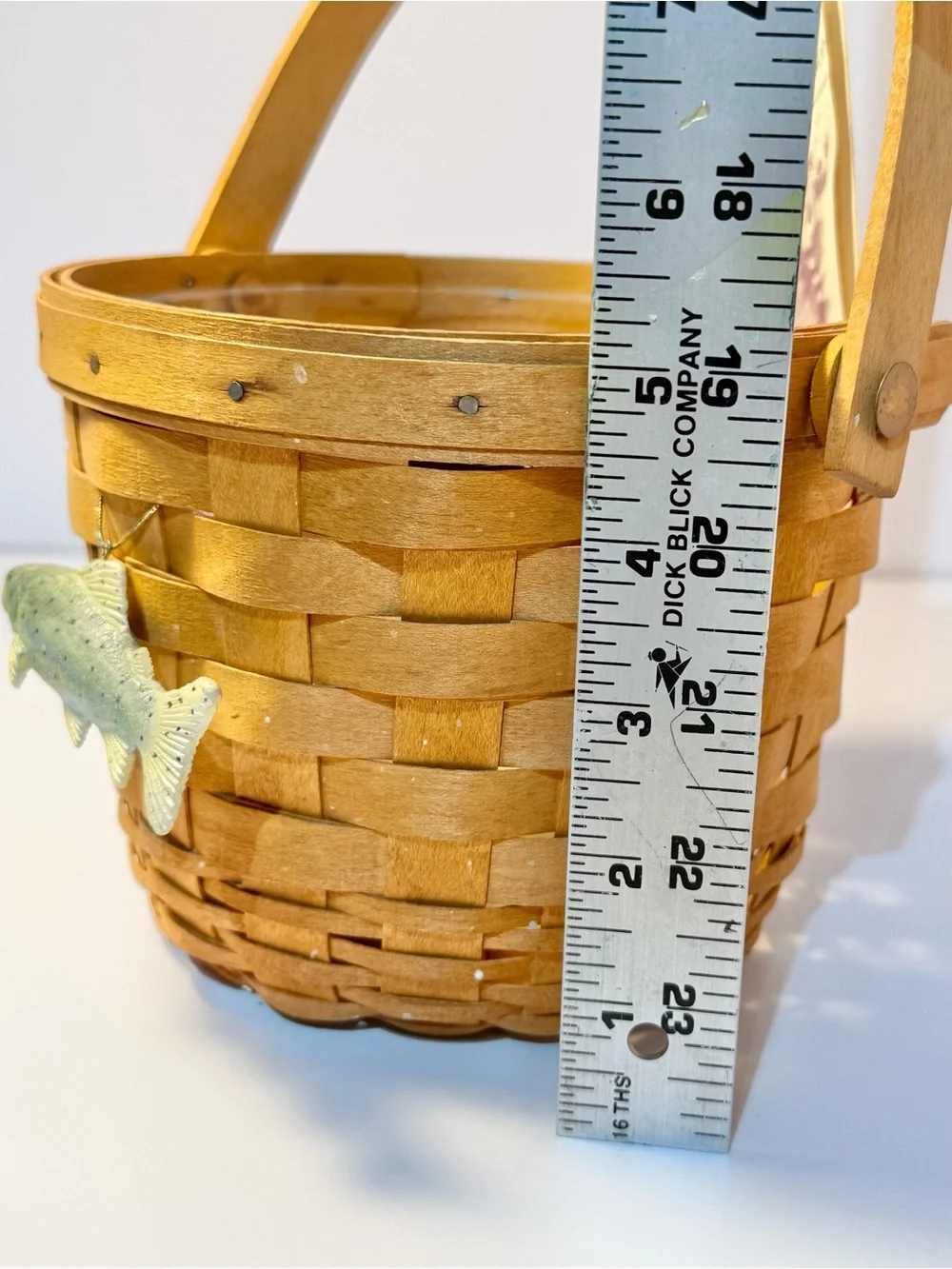 Longaberger handwoven round basket with Green Fish Ornament 1995